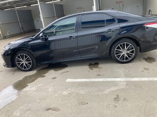 2020 Toyota Camry VIII (XV70), чёрный, 2450000 рублей, вид 4