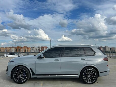 2023 BMW X7 40d I (G07) Рестайлинг, серый, 13500000 рублей, вид 2