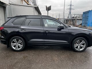 2019 Volkswagen Touareg III, чёрный, 5200000 рублей, вид 5