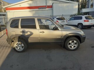 2012 Chevrolet Niva I Рестайлинг, бежевый, 600000 рублей, вид 3