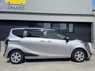 2021 Toyota Sienta II Рестайлинг, серый, 1100000 рублей, вид 5