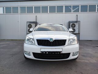 2011 Skoda Octavia II (A5) Рестайлинг, белый, 990000 рублей, вид 2