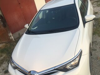 2017 Toyota Auris II Рестайлинг, белый, 1800000 рублей, вид 1