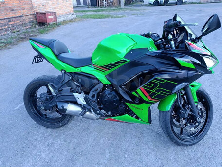 2022 Kawasaki Ninja 650, зелёный, 548784 рублей, вид 2