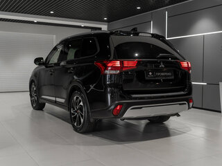 2020 Mitsubishi Outlander III Рестайлинг 3, чёрный, 2250000 рублей, вид 4