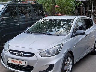 2011 Hyundai Solaris I, серебристый, 650000 рублей, вид 1