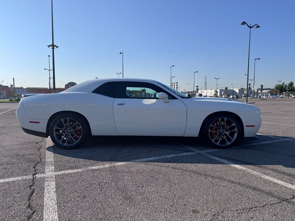 2019 Dodge Challenger R__T III Рестайлинг 2, белый, 5000000 рублей - вид 2
