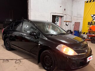 2010 Nissan Tiida I Рестайлинг, чёрный, 950000 рублей, вид 3