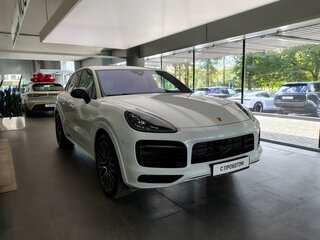2019 Porsche Cayenne S III, белый, 6390000 рублей, вид 3