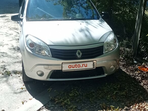 2013 Renault Sandero I, серебристый, 615000 рублей