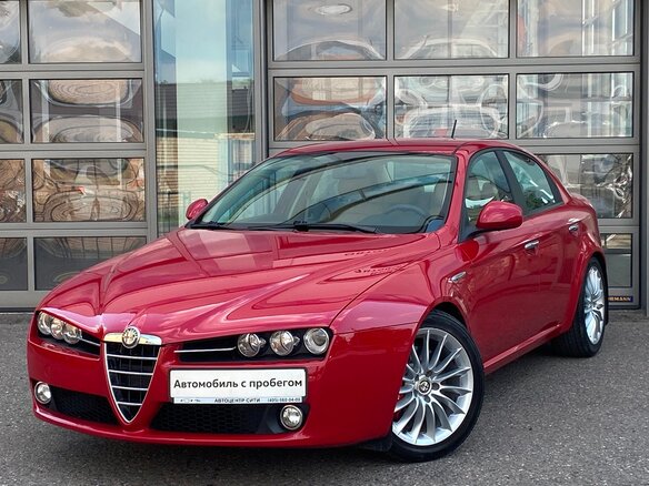 2011 Alfa Romeo 159, красный