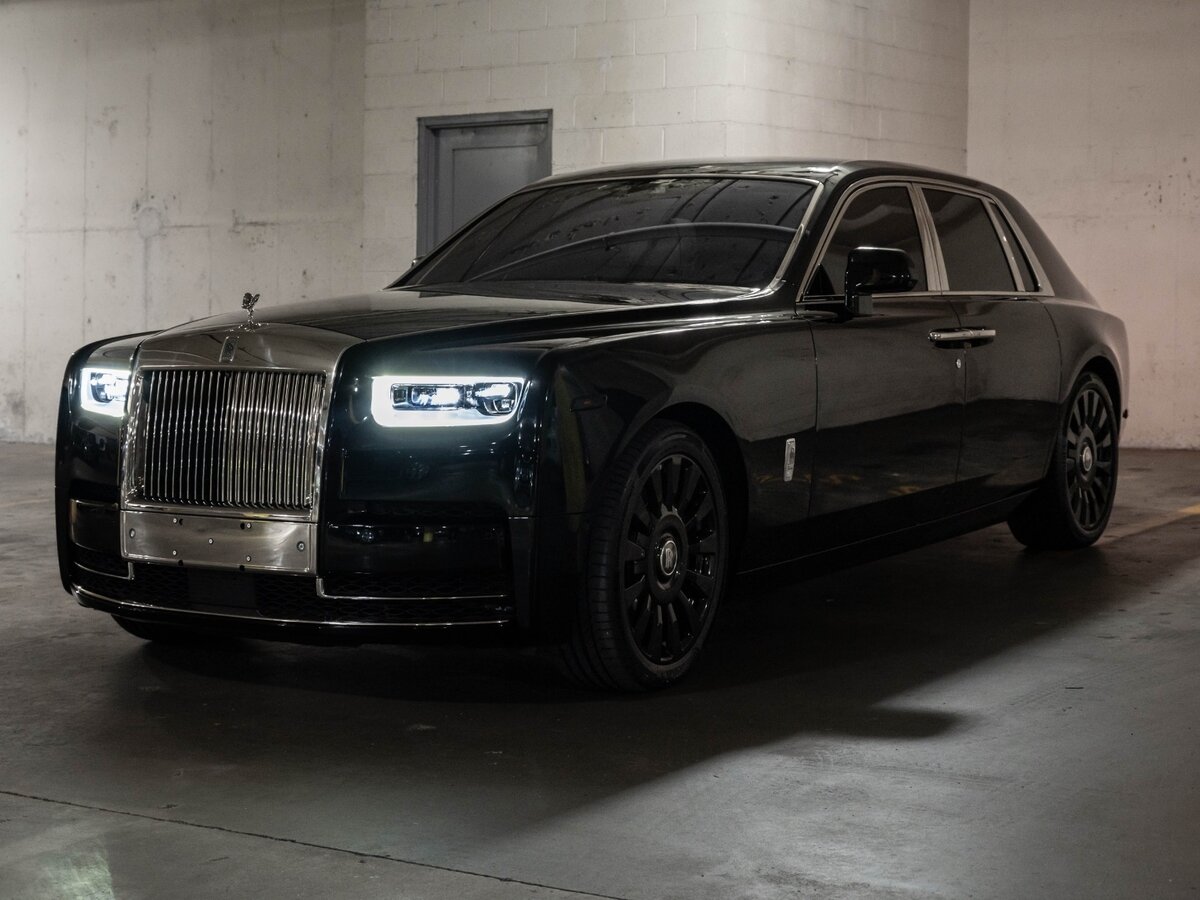 Открыть фотографии: Rolls-Royce Phantom VIII