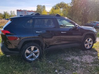 2021 Toyota RAV4 V (XA50), чёрный, 3100000 рублей, вид 2