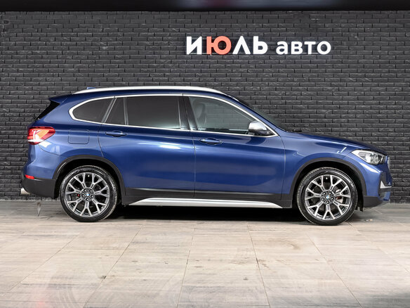 2021 BMW X1 20i xDrive II (F48) Рестайлинг, синий - вид 9