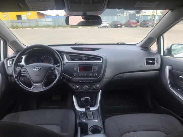 2016 Kia Ceed II Рестайлинг, белый, 1500000 рублей - вид 4