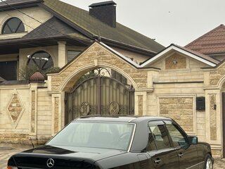 1992 Mercedes-Benz W124 300, чёрный, 2000000 рублей, вид 2