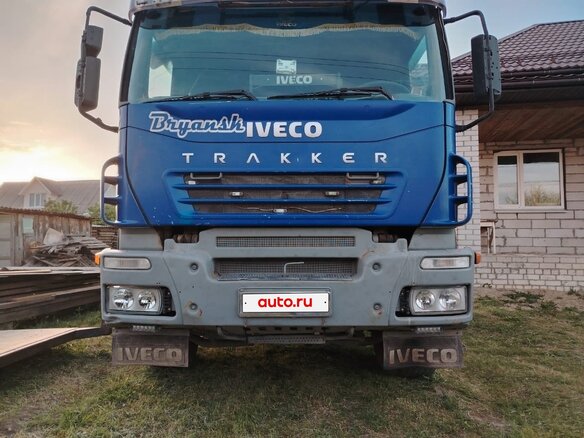 2007 Iveco Trakker, синий, 2450000 рублей - вид 2