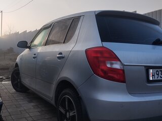 2010 Skoda Fabia II Рестайлинг, серебристый, 550000 рублей, вид 4