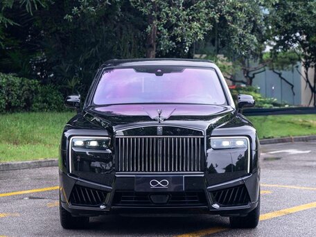 2026 Rolls-Royce Cullinan Black Badge I Рестайлинг (Series II), чёрный, 51300000 рублей, вид 2