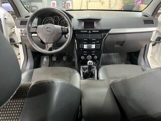 2013 Opel Astra H Рестайлинг, белый, 555000 рублей, вид 4