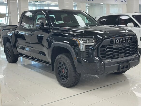 2026 Toyota Tundra CrewMax III, чёрный, 10500000 рублей - вид 2