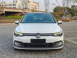 2022 Volkswagen Golf VIII, белый, 1541007 рублей, вид 2