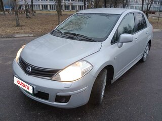 2011 Nissan Tiida I Рестайлинг, серебристый, 650000 рублей, вид 1
