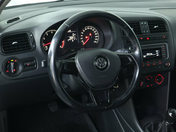 2016 Volkswagen Polo V Рестайлинг, белый, 849000 рублей - вид 17