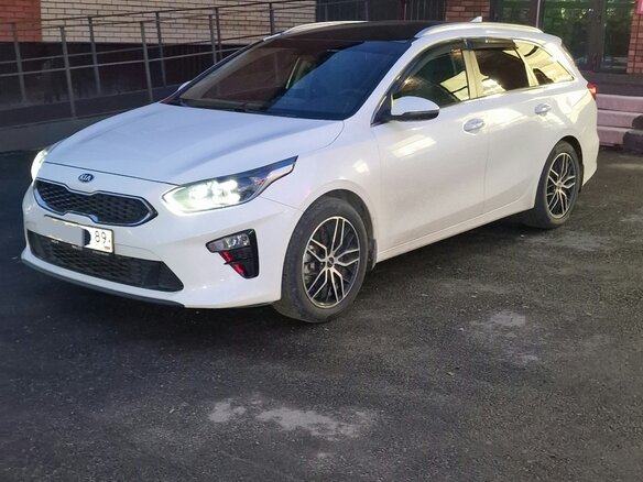 2021 Kia Ceed III, белый, 1800000 рублей