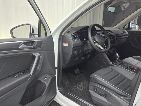 2024 Volkswagen Tiguan II Рестайлинг, белый, 3660000 рублей - вид 26
