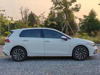 2022 Volkswagen Golf VIII, белый, 1541007 рублей, вид 4