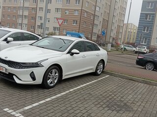 2021 Kia K5 III, белый, 2100000 рублей, вид 1