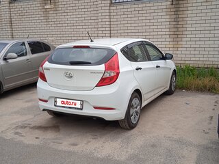2015 Hyundai Solaris I Рестайлинг, белый, 700000 рублей, вид 2