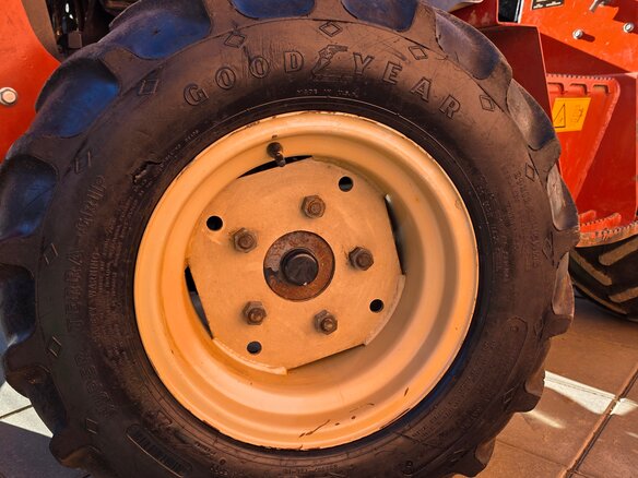 2012 DitchWitch Траншеекопатель, красный, 2300000 рублей - вид 6