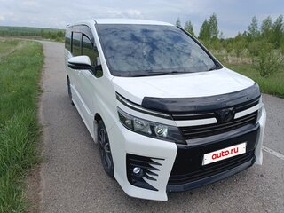 2014 Toyota Voxy III (R80), белый, 1650000 рублей, вид 2