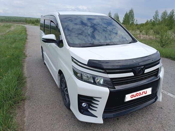 2014 Toyota Voxy III (R80), белый, 1680000 рублей - вид 1