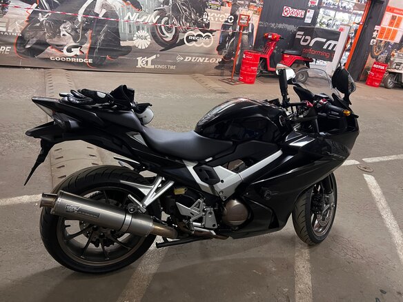2015 Honda VFR 800, чёрный, 1050000 рублей - вид 2