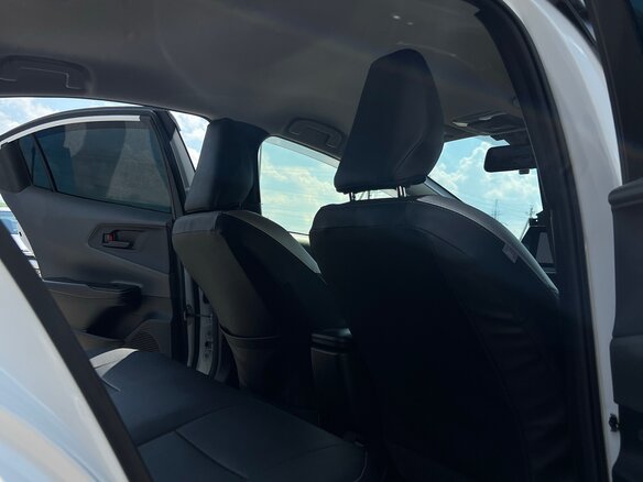 2023 Toyota Prius V (XW60), белый - вид 17