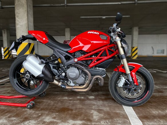 2012 Ducati Monster 1100, красный