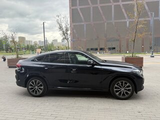 2021 BMW X6 40i III (G06), чёрный, 7600000 рублей, вид 5