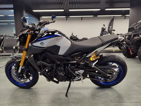 2020 Yamaha MT-09 (FZ-09), чёрный, 850000 рублей, вид 2