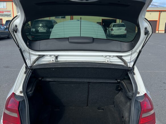 2010 BMW 1 серии 116i I (E81/E82/E87/E88) Рестайлинг, белый, 650000 рублей - вид 13