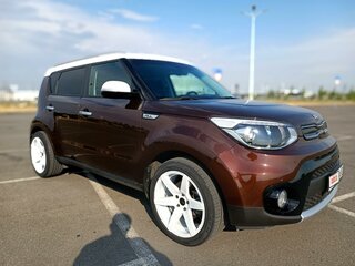 2017 Kia Soul II Рестайлинг, коричневый, 3000000 рублей, вид 3