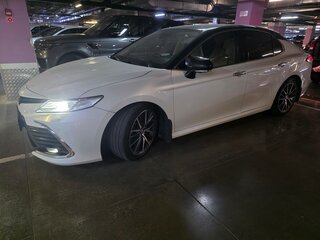 2021 Toyota Camry VIII (XV70), белый, 3050000 рублей, вид 1