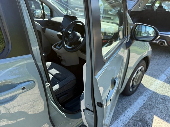 2022 Toyota Sienta III, коричневый, 1350000 рублей - вид 27