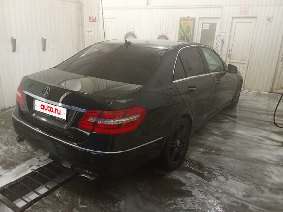 2010 Mercedes-Benz E-Класс 350 IV (W212, S212, C207), чёрный, 1100000 рублей - вид 4