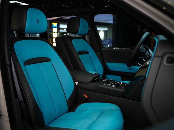 2025 Rolls-Royce Cullinan Black Badge I Рестайлинг (Series II), чёрный, 49000000 рублей - вид 6