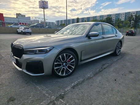 2020 BMW 7 серии Long 740Li xDrive VI (G11/G12) Рестайлинг, серый, 6500000 рублей, вид 3