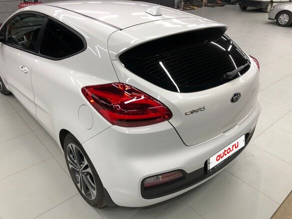 2017 Kia Ceed II Рестайлинг, белый, 1300000 рублей - вид 5