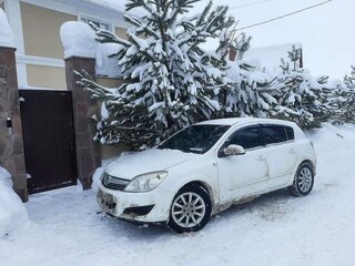 2013 Opel Astra H Рестайлинг, белый, 600000 рублей, вид 1